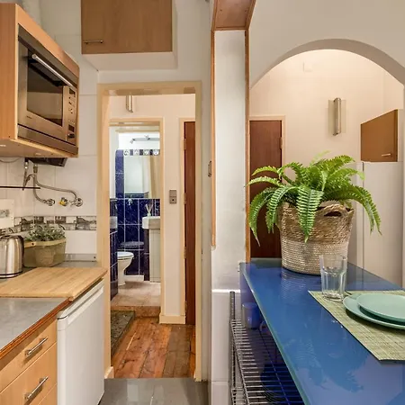 Апартаменты Joivy Cosy Apt Near Marionette Museum