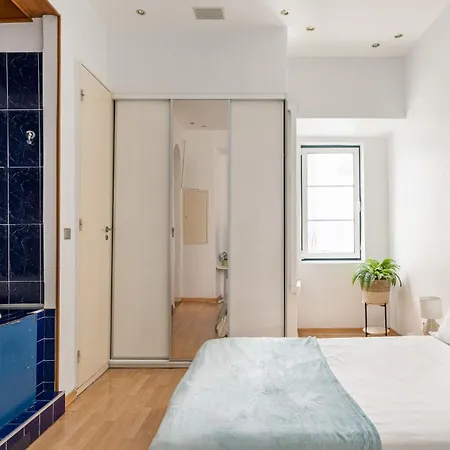 Joivy Cosy Apt Near Marionette Museum Апартаменты *