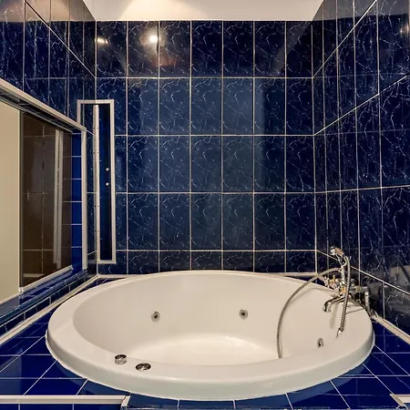 Апартаменты Joivy Cosy Apt Near Marionette Museum
